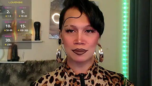 Snapshot of deliciousClaire chatting on April 7, 5:24 pm deliciousClaire online show from April 7, 5:24 pm