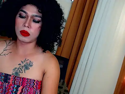 Snapshot of AmandaSmithTs chatting on February 22, 12:01 am AmandaSmithTs online show from February 22, 12:01 am