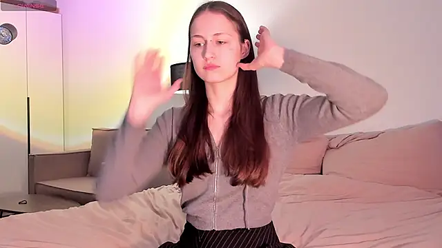 Snapshot of julie_qwerty chatting on March 17, 1:25 pm julie qwerty online show from March 17, 1:25 pm