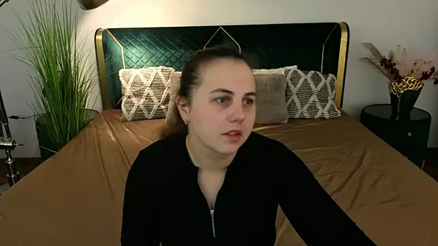 MikaFoxy online show from April 2, 5:05 am