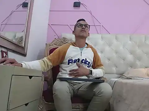 Oswalldo   online show from February 8, 2:26 am