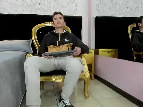 Iam Smith  online show from February 5, 2:49 am