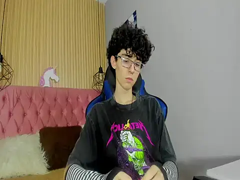 Syriussz online show from February 4, 7:20 pm