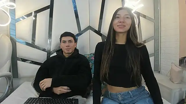 Snapshot of ScarlettAndLucas chatting on February 23, 12:46 pm ScarlettAndLucas online show from February 23, 12:46 pm