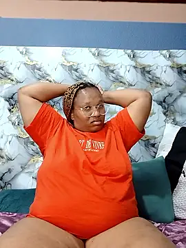 Snapshot of Ze-Zee99 chatting on January 12, 10:59 pm Ze-Zee99 online show from January 12, 10:59 pm