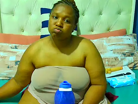 Snapshot of Ze-Zee99 chatting on February 8, 8:12 pm Ze-Zee99 online show from February 8, 8:12 pm