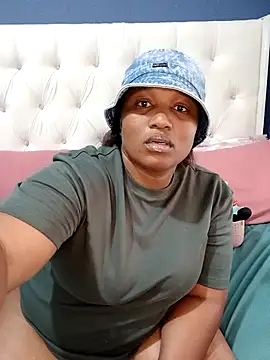 Snapshot of Ze-Zee99 chatting on February 13, 2:13 pm Ze-Zee99 online show from February 13, 2:13 pm