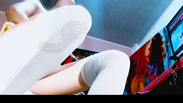 Snapshot of SweetCandyDemony chatting on February 3, 2:21 am SweetCandyDemony online show from February 3, 2:21 am