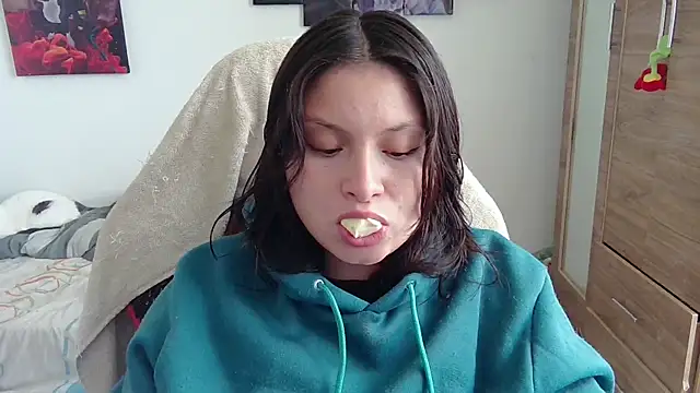 yessica gomez01 online show from May 18, 9:42 pm