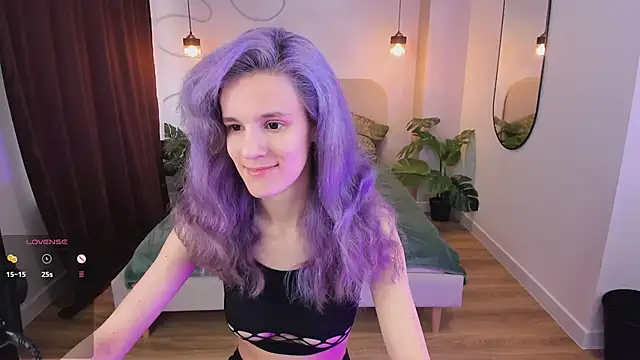 Snapshot of AuraLaunni chatting on June 9, 6:58 am AuraLaunni online show from June 9, 6:58 am