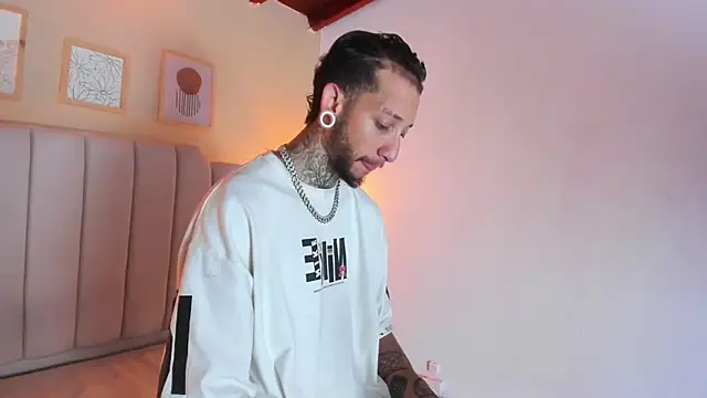 axel valtier online show from February 9, 7:51 pm