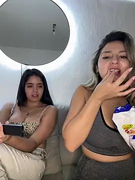 Snapshot of bebitas2_ chatting on March 19, 12:58 am bebitas2 online show from March 19, 12:58 am