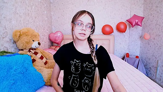 LolliStrawberry online show from March 21, 8:19 am