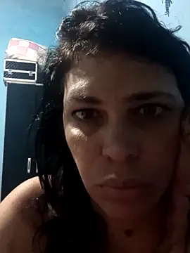 Snapshot of gaellymurlockx18 chatting on February 6, 5:01 am gaellymurlockx18 online show from February 6, 5:01 am