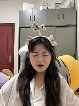 Snapshot of Mloy-01 chatting on February 3, 2:22 pm Mloy-01 online show from February 3, 2:22 pm