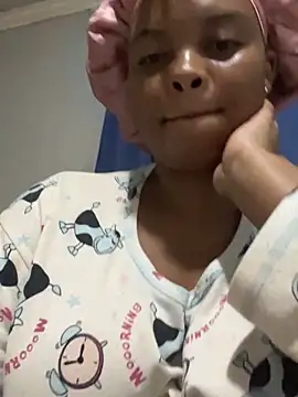 Snapshot of lil_badForYou chatting on March 1, 7:05 pm lil badForYou online show from March 1, 7:05 pm