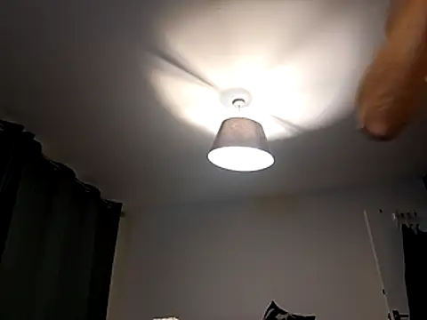 Snapshot of mikman100 chatting on February 1, 7:34 pm mikman100 online show from February 1, 7:34 pm