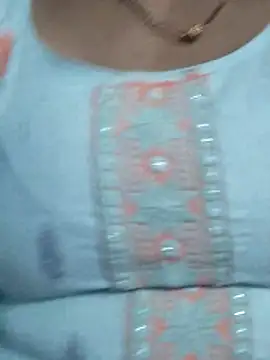 Snapshot of Zaara101 chatting on March 18, 12:41 pm Zaara101 online show from March 18, 12:41 pm