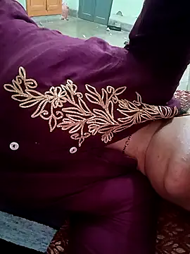 Snapshot of Zaara101 chatting on March 24, 12:04 am Zaara101 online show from March 24, 12:04 am