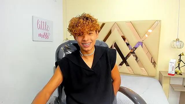 Snapshot of Anyelo_Twink chatting on January 31, 7:11 pm Anyelo Twink online show from January 31, 7:11 pm