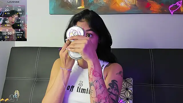 Snapshot of lilith_petit_ chatting on January 16, 8:35 pm lilith petit online show from January 16, 8:35 pm