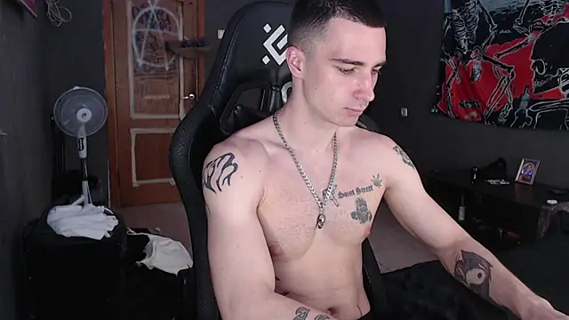 Snapshot of Jack_loveeee chatting on June 13, 8:23 am Jack loveeee online show from June 13, 8:23 am