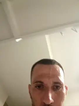 Snapshot of XL-Richard chatting on January 11, 7:02 am XL-Richard online show from January 11, 7:02 am