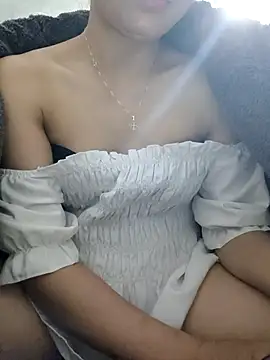 Snapshot of Vanvan68xx chatting on February 24, 3:59 am Vanvan68xx online show from February 24, 3:59 am