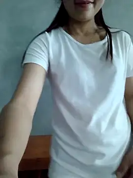 Snapshot of Vanvan68xx chatting on April 4, 10:02 am Vanvan68xx online show from April 4, 10:02 am