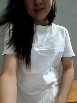 Snapshot of Vanvan68xx chatting on April 12, 3:28 pm Vanvan68xx online show from April 12, 3:28 pm