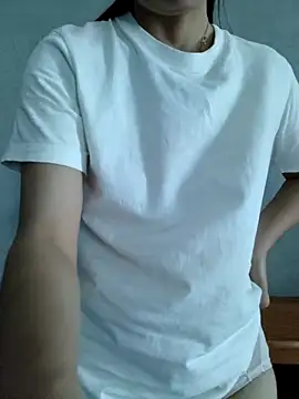 Snapshot of Vanvan68xx chatting on April 21, 2:51 am Vanvan68xx online show from April 21, 2:51 am
