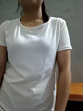 Snapshot of Vanvan68xx chatting on May 1, 10:20 am Vanvan68xx online show from May 1, 10:20 am