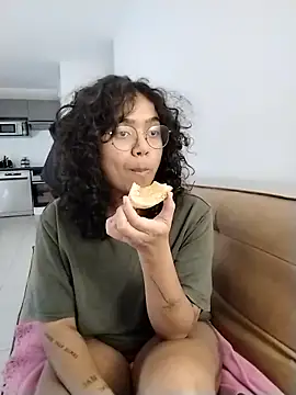 therealsun8 online show from February 4, 8:53 am