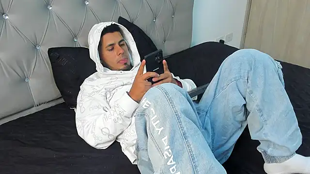 Kiltrohot online show from February 7, 1:20 am