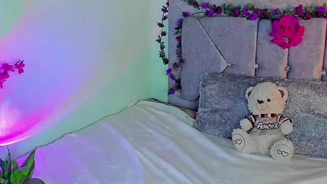 Britanny77 online show from March 26, 11:43 pm