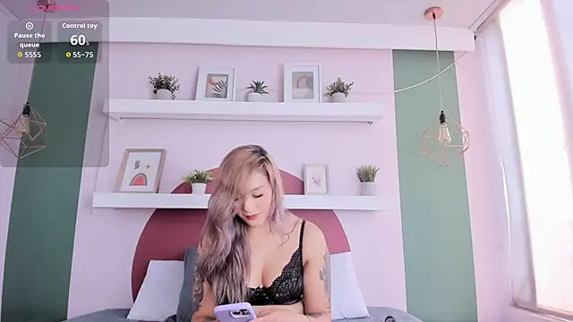 SilvyLaiton online show from February 2, 6:06 pm