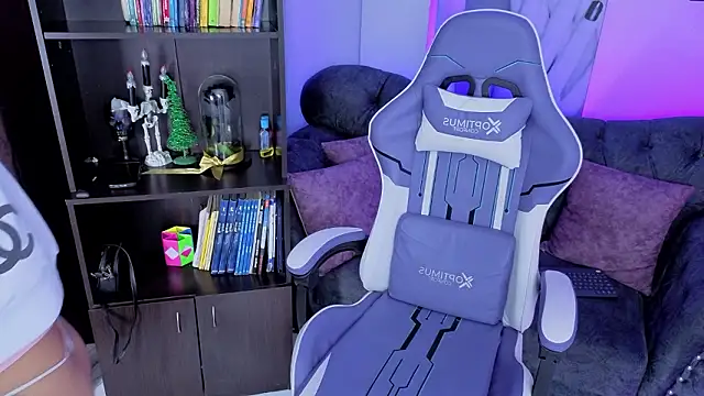 Adie  Brown online show from February 9, 1:04 pm