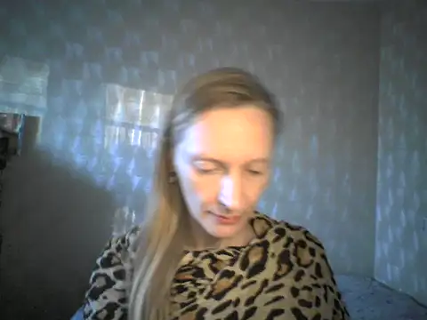 Snapshot of Averinona chatting on March 21, 3:37 pm Averinona online show from March 21, 3:37 pm
