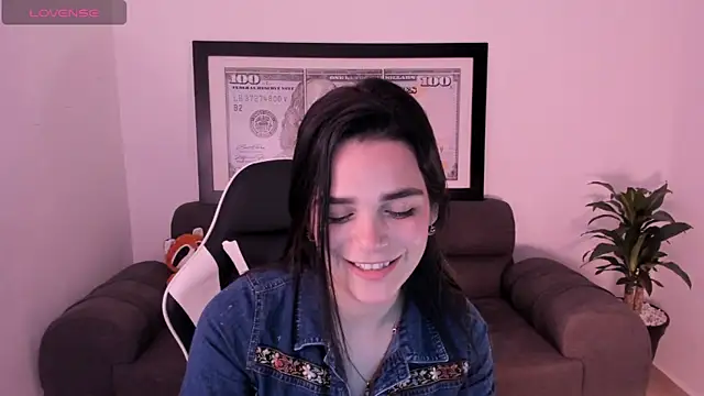 Snapshot of LucianaMoreau chatting on January 18, 2:15 am LucianaMoreau online show from January 18, 2:15 am