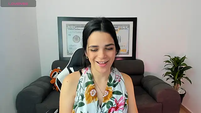 Snapshot of LucianaMoreau chatting on January 18, 9:29 pm LucianaMoreau online show from January 18, 9:29 pm