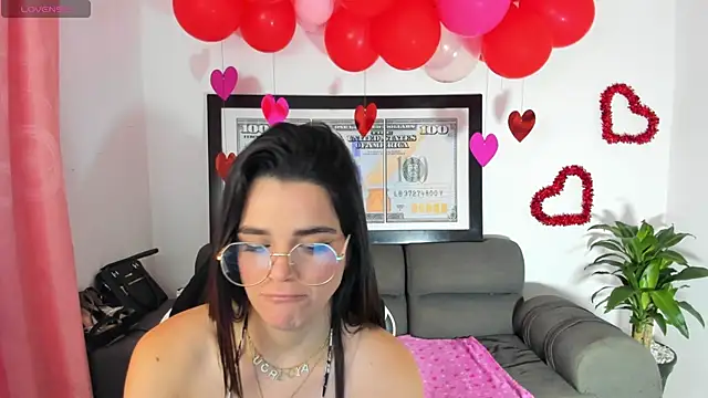 Snapshot of LucianaMoreau chatting on February 17, 11:44 pm LucianaMoreau online show from February 17, 11:44 pm