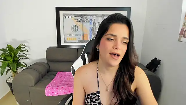 Snapshot of LucianaMoreau chatting on March 4, 8:59 pm LucianaMoreau online show from March 4, 8:59 pm