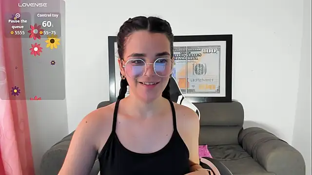 Snapshot of LucianaMoreau chatting on March 19, 9:41 pm LucianaMoreau online show from March 19, 9:41 pm