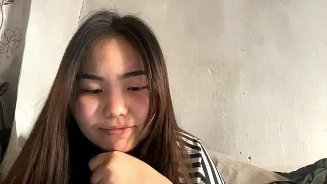 Snapshot of MollyAsian chatting on January 18, 8:51 am MollyAsian online show from January 18, 8:51 am