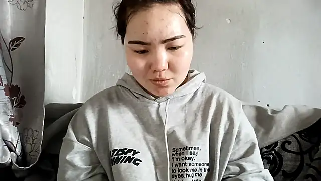 Snapshot of MollyAsian chatting on February 4, 4:07 am MollyAsian online show from February 4, 4:07 am