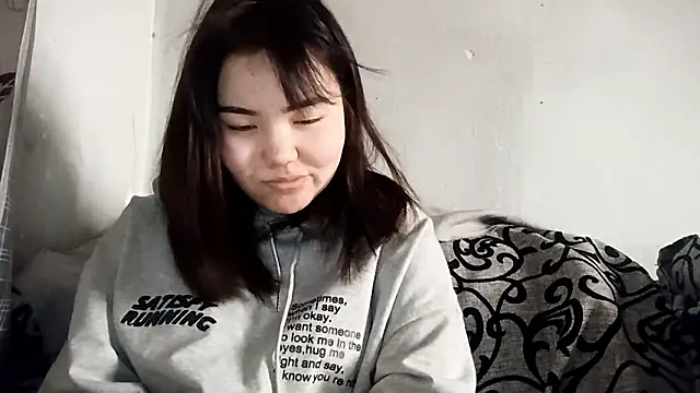 Snapshot of MollyAsian chatting on February 6, 4:28 am MollyAsian online show from February 6, 4:28 am