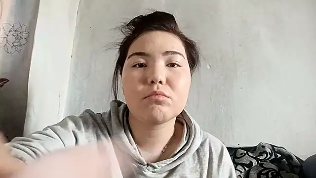 Snapshot of MollyAsian chatting on February 14, 6:10 am MollyAsian online show from February 14, 6:10 am