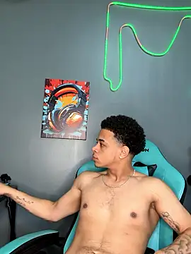 Snapshot of l-laross chatting on January 12, 3:50 pm l-laross online show from January 12, 3:50 pm