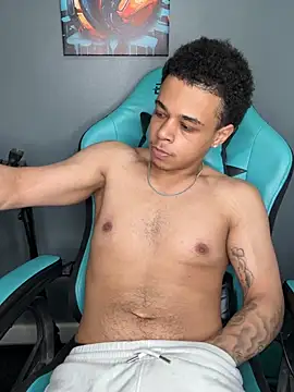 Snapshot of l-laross chatting on April 4, 4:48 pm l-laross online show from April 4, 4:48 pm