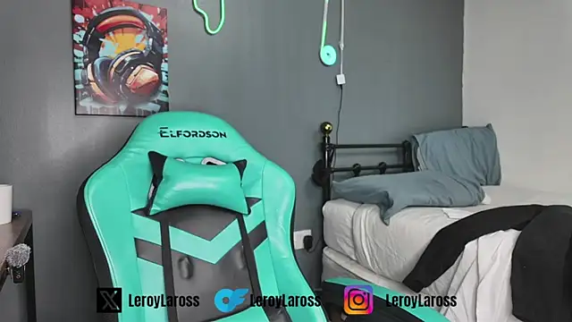 Snapshot of l-laross chatting on May 16, 2:27 pm l-laross online show from May 16, 2:27 pm